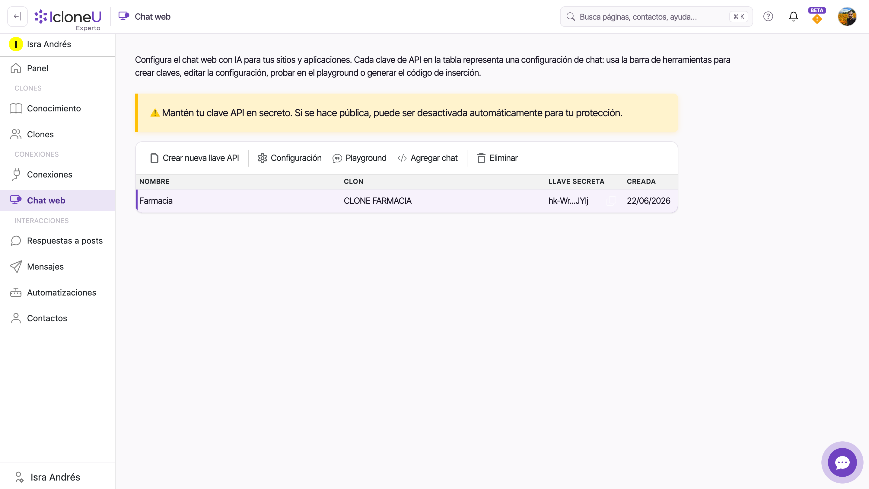 La página Claves API con la barra de herramientas (Crear nueva llave API, Configuración, Playground, Insertar, Eliminar) y la fila de una llave mostrando Nombre, Clon, la Llave secreta abreviada con su botón de copiar, y Creada